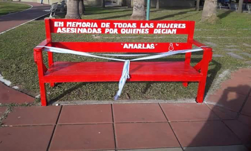 «En memoria de mujeres asesinadas por quienes decían amarlas»