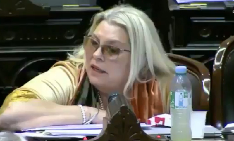 Carrió pidió que las clases medias “mantengan las propinas y las coimas”