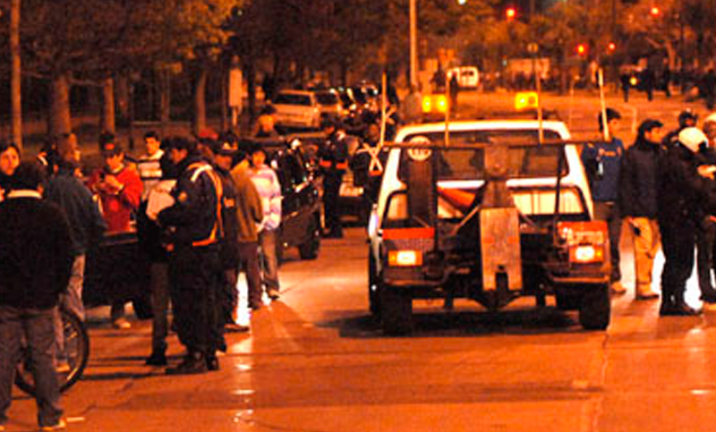 Dos controles de tránsito terminaron en persecuciones y ataques a piedrazos