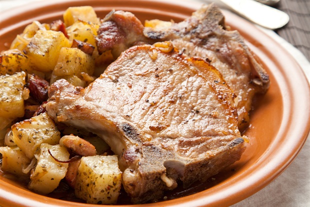 Costeletas de cerdo a la mostaza con Papas bouchón