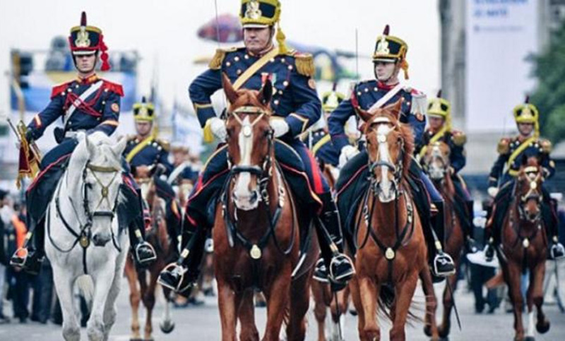 Gobierno suspendió desfile del 9 de julio en medio de malestar castrense por bajos aumentos salariales