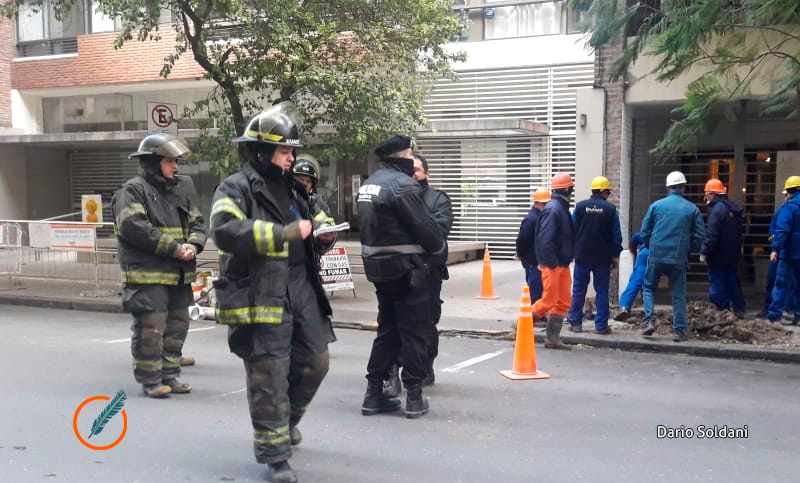 A dos cuadras de Salta 2141: susto y alerta por pérdida de gas en un edificio