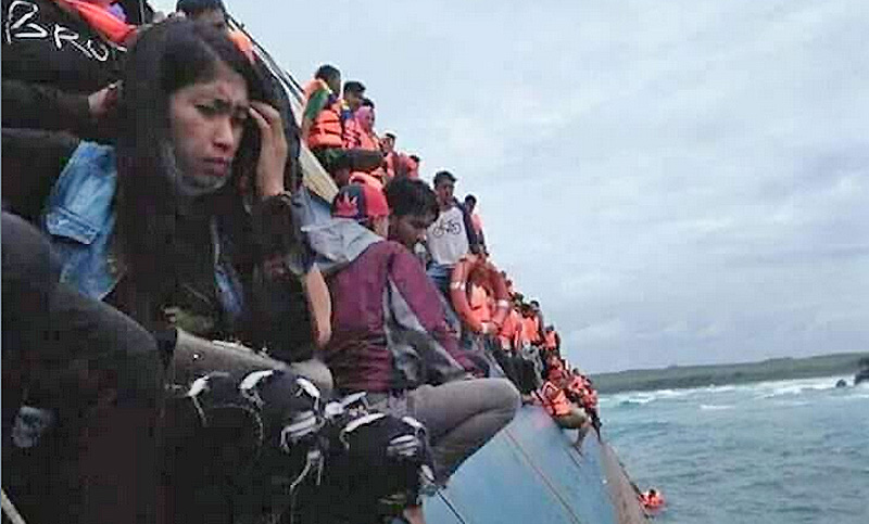 Murieron al menos 24 personas en el naufragio de un ferri en Indonesia
