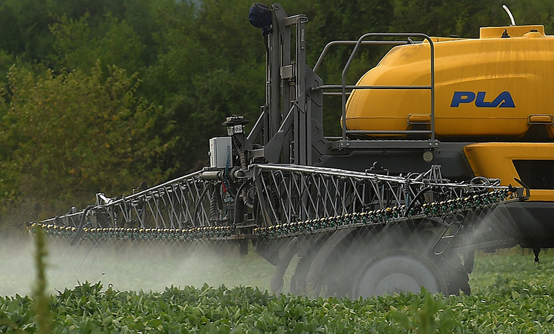 Festejan Bayer y Monsanto: el Gobierno ratifica modelo intenso en agrotóxicos