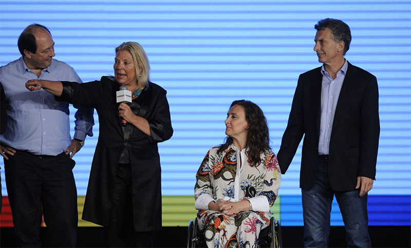Irónicos mensajes de Carrió mientras Macri se reunía con los caciques de la UCR