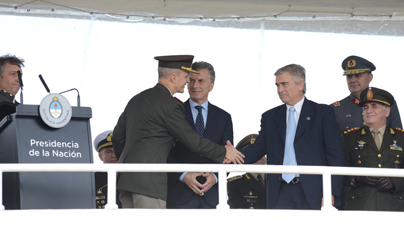 Macri anunció un aumento del 20% para el personal militar