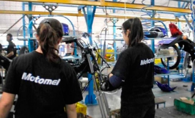 Motomel adelanta las vacaciones y para la producción por dos semanas