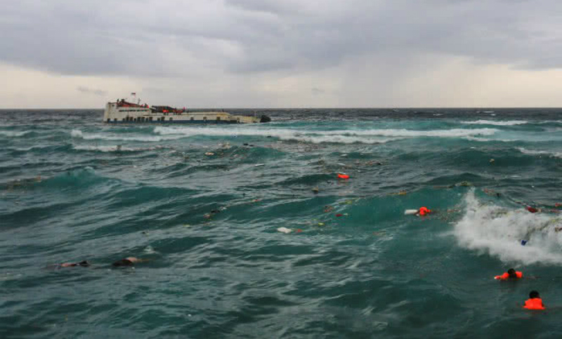 Al menos 24 muertos por el naufragio de un ferri en Indonesia