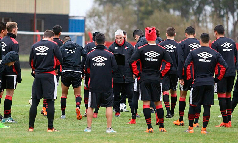 De Felippe no confirmó el equipo para el debut de Copa Santa Fe