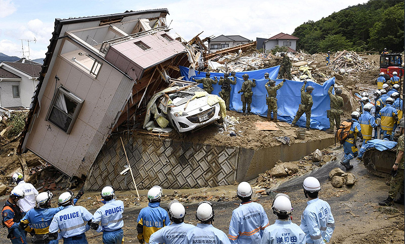 Los desaparecidos por lluvias en Japón siguen siendo buscados por familiares