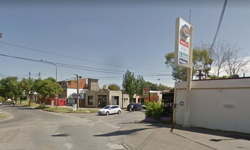 Dueño de una rotisería luchó y desarmó a ladrones que intentaron robarle
