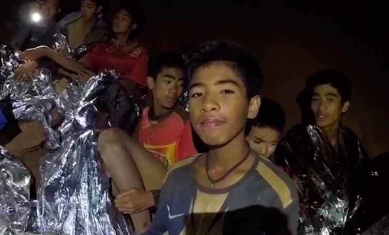 Tailandia: rescatan a los chicos atrapados en una cueva