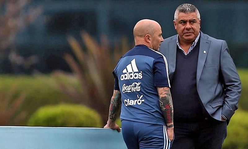 Tapia: «Sampaoli es el entrenador de la Selección, tiene contrato vigente»