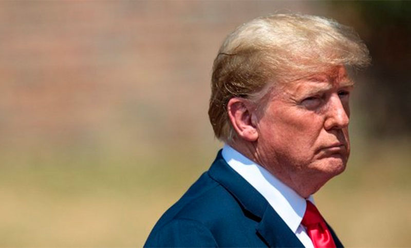 Trump niega cometer delitos y fustiga a cohen por «inventar historias»