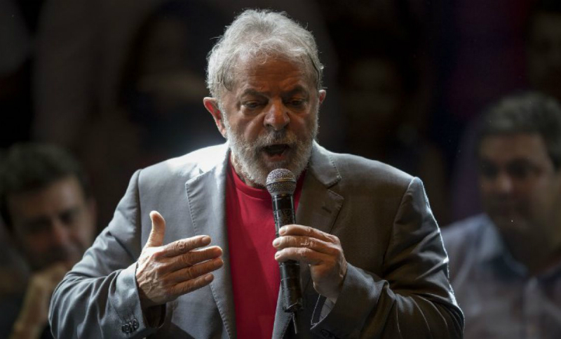 Lula oficializó su candidatura a presidente de Brasil