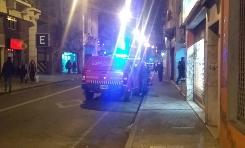 Una bomba de gas lacrimogeno generó tensión en el microcentro