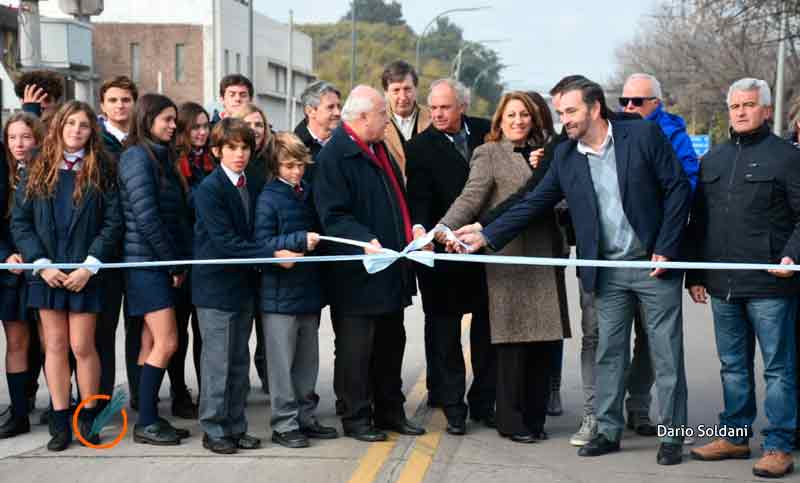 Se inauguró la obra de pavimentación de avenida Wilde