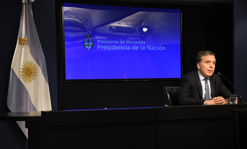 Dujovne anunciará medidas y viajará para reunirse con el FMI