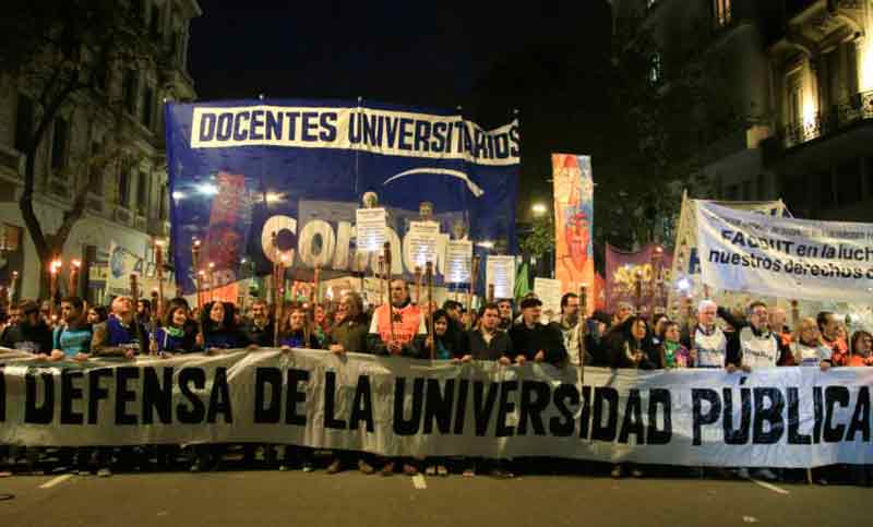 Docentes y estudiantes marcharán a Plaza de Mayo por la crisis universitaria
