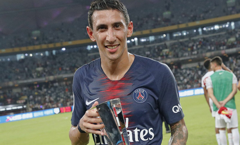 Di María anotó un doblete para el PSG que ganó la Supercopa
