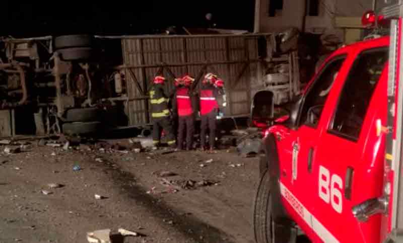 Accidente de autobús internacional deja 24 muertos en Ecuador