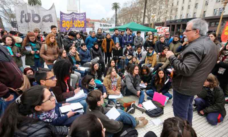 Reunión clave: el gobierno recibirá a gremios docentes universitarios