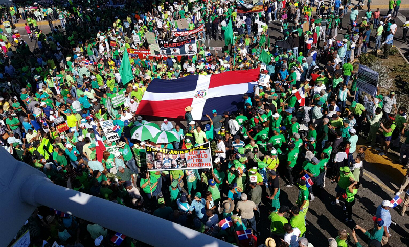 Miles de dominicanos reclamaron en las calles contra la corrupción
