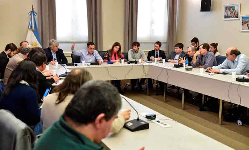 Suspenden la Mesa Salarial de los docentes universitarios y continúa el paro