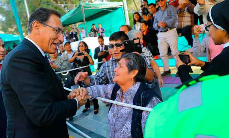 Aprobación de presidente peruano sube 16 puntos a 43% en agosto