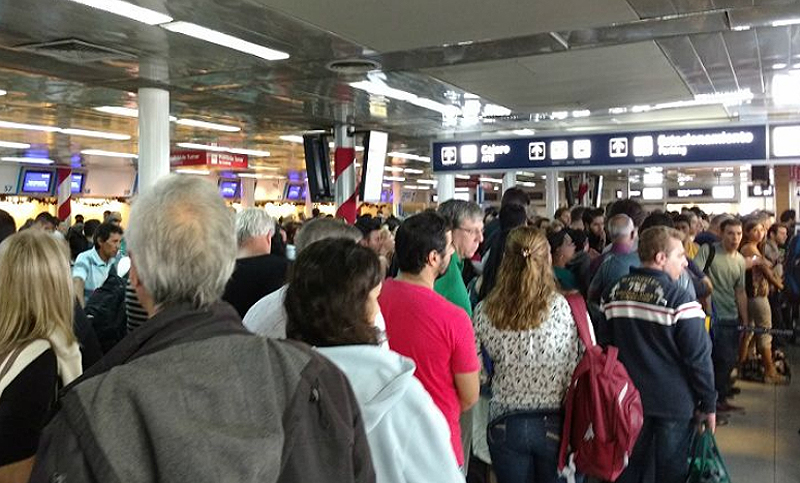 Aeronáuticos protestaron por las políticas aeroportuarias del gobierno nacional