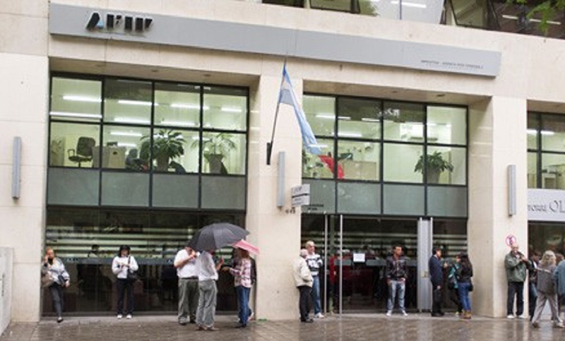 Empleados jerárquicos de la Afip podrían paralizar el organismo en protesta contra un «recorte salarial»