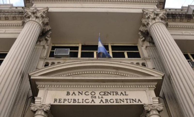 Para absorber 60 mil millones de pesos, el Banco Central subió los encajes bancarios