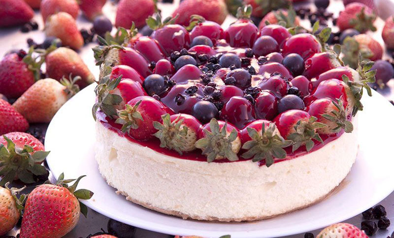 Cheesecake con gelatina de frutos rojos