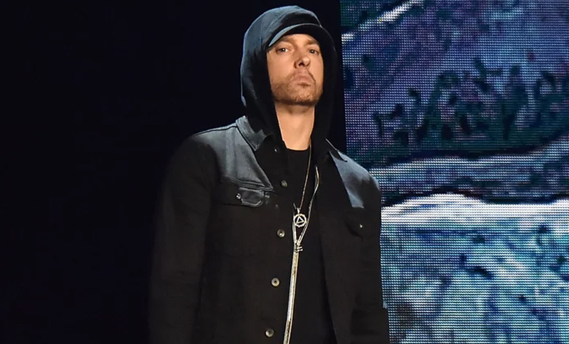 Eminem sorprende con un inesperado nuevo disco