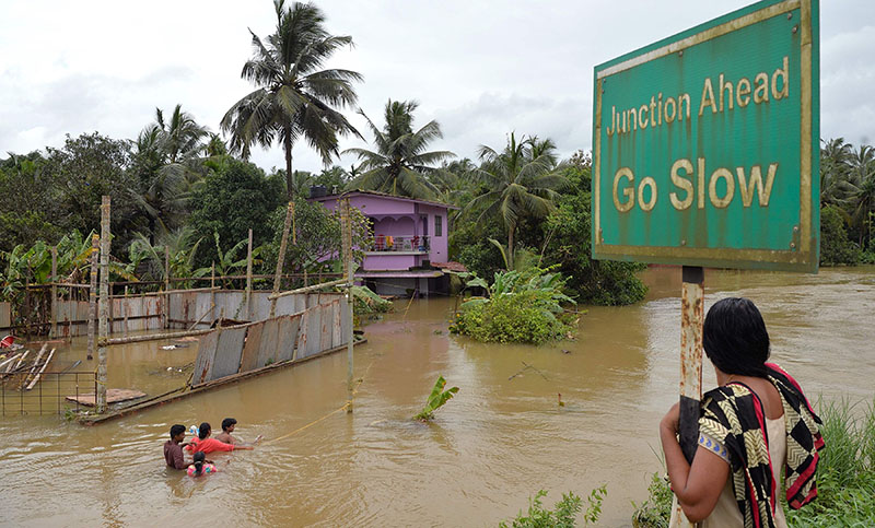 Las inundaciones en India causan 324 muertos