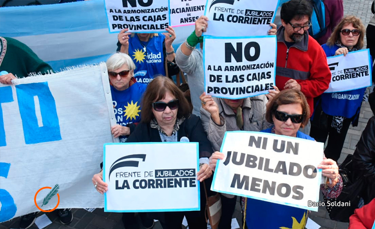 Jubilados reclamaron frente a Anses por los recortes en sus haberes