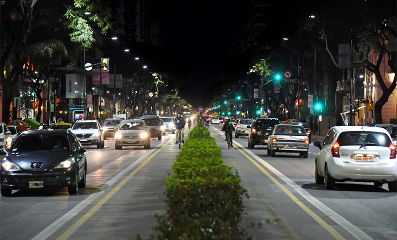 El Paseo Pellegrini estrenó luces led con un gran festejo en la plaza del Foro