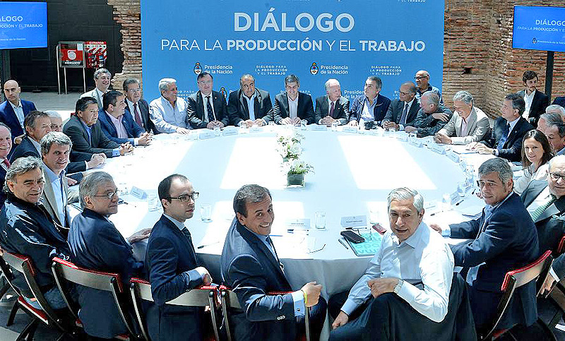 Empresarios y sindicalistas esquivan convocatoria oficial para cuidar el empleo