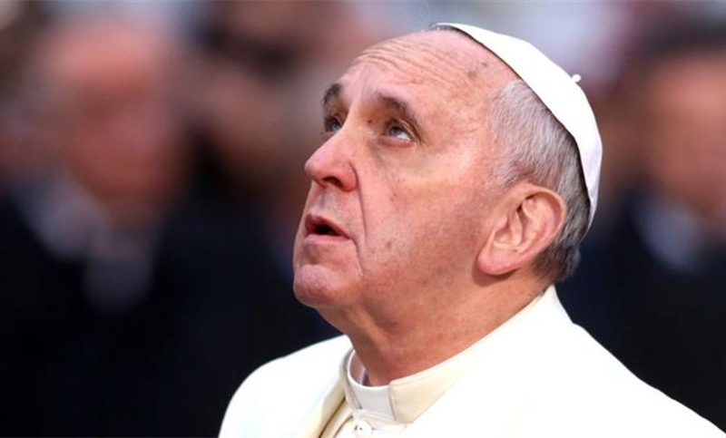 Recién llegado a Irlanda, Francisco admitió «vergüenza» y «sufrimiento» por abusos