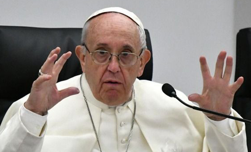 Asociaciones francesas denuncian declaraciones del Papa sobre la homosexualidad