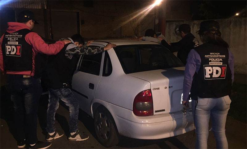 Fueron detenidos cuando trasladaban cocaína en una media