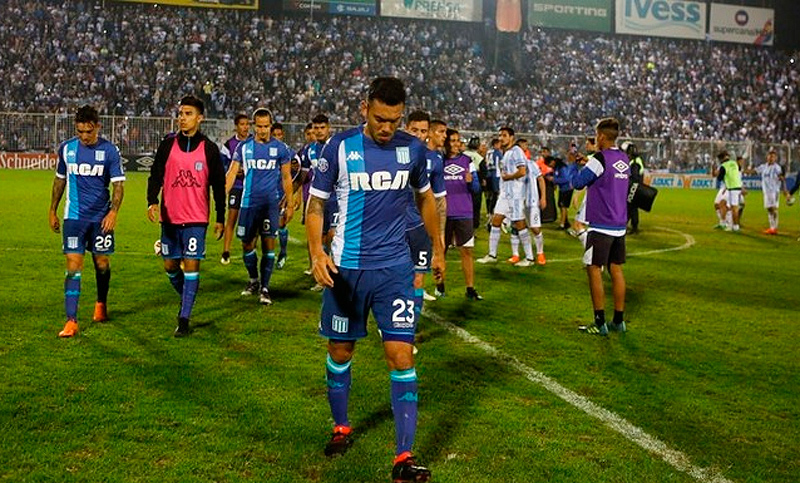 Racing se durmió y le terminaron empatando el partido en Tucumán