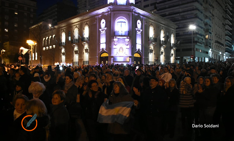 Unas dos mil personas reclamaron el desafuero de Cristina en Rosario