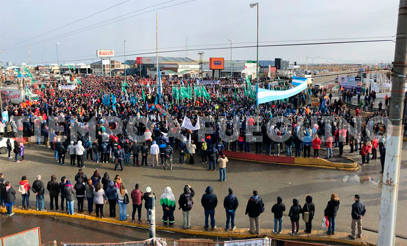Masiva movilización en Tierra del Fuego en defensa del trabajo y de la producción