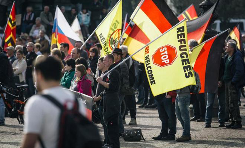 Varios heridos en marchas contra y a favor de la política inmigratoria en Alemania