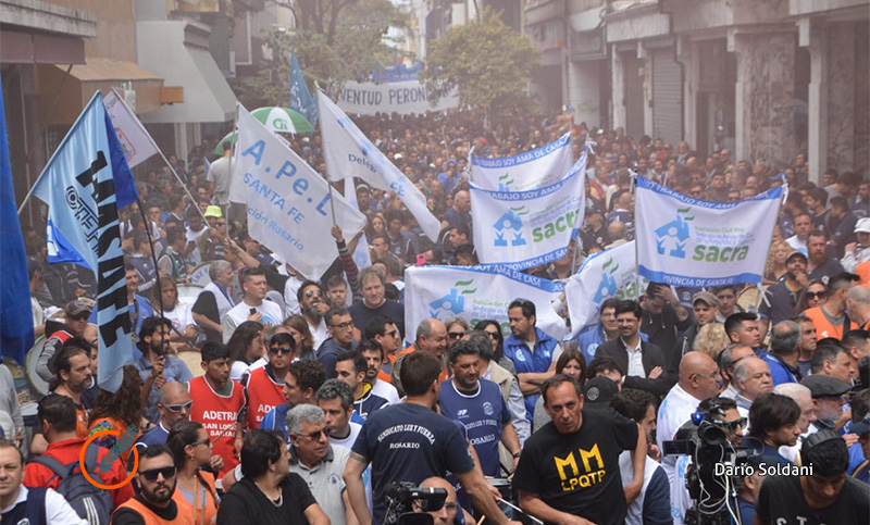 Rosario: con multitudinarios actos cerró la jornada de protesta de las centrales obreras