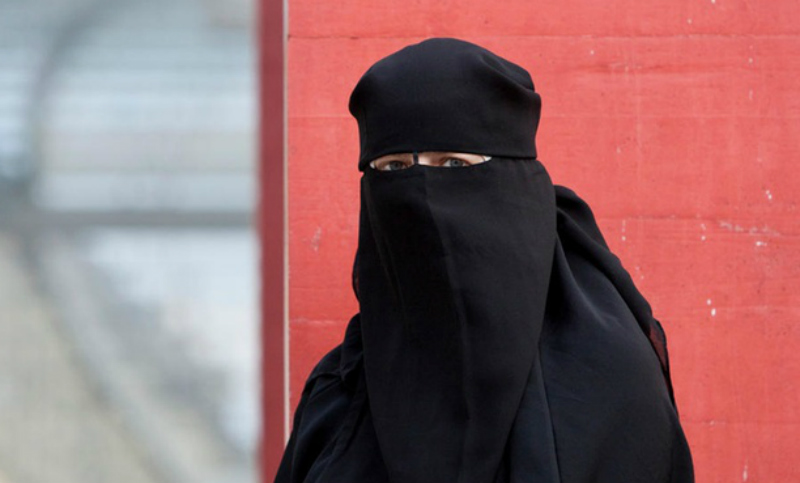 Una región de Suiza prohibe el burka en espacios públicos