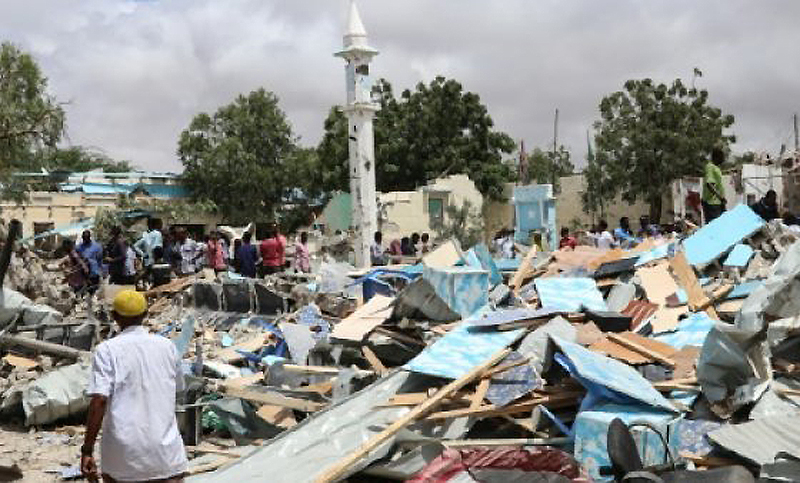 Seis muertos en atentado con coche bomba en capital de Somalia