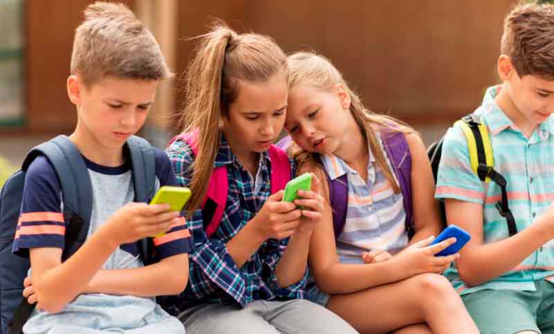 La vuelta al colegio en Francia, sin teléfonos móviles