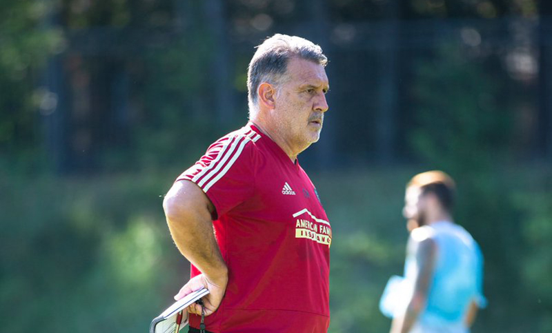 Martino negó contactos con la selección y valoró a Tapia